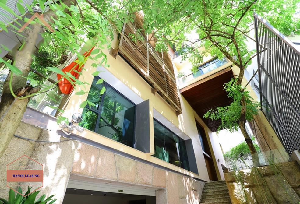 A stunning 4 bedrooms villa for rent in Tay Ho, Hanoi