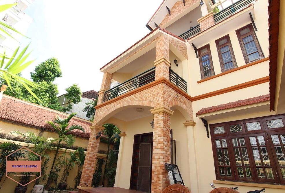 Lovely house with courtyard for rent in Tay Ho