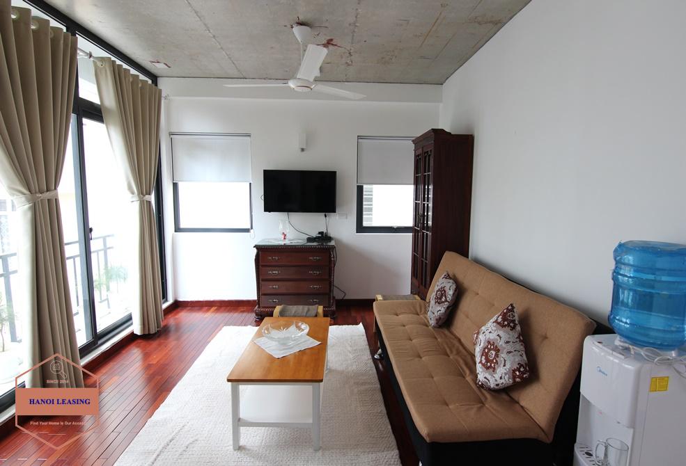 A nice 1 bedroom + 1working room on Tay Ho street for rent.