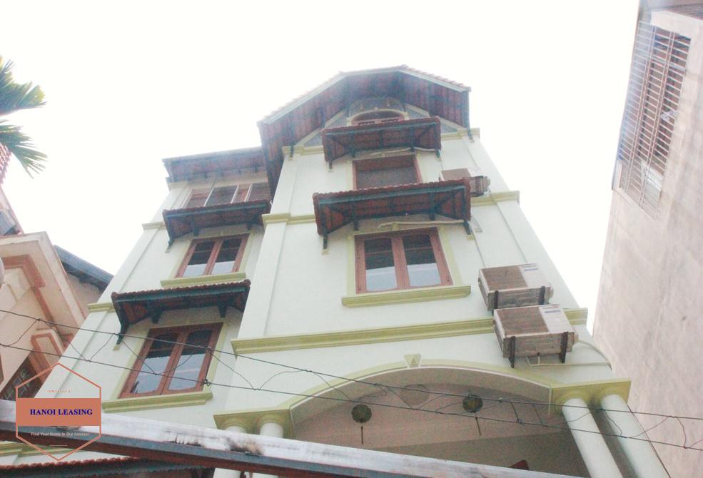 Very bright house with 4 bedrooms for lease in Tay Ho area