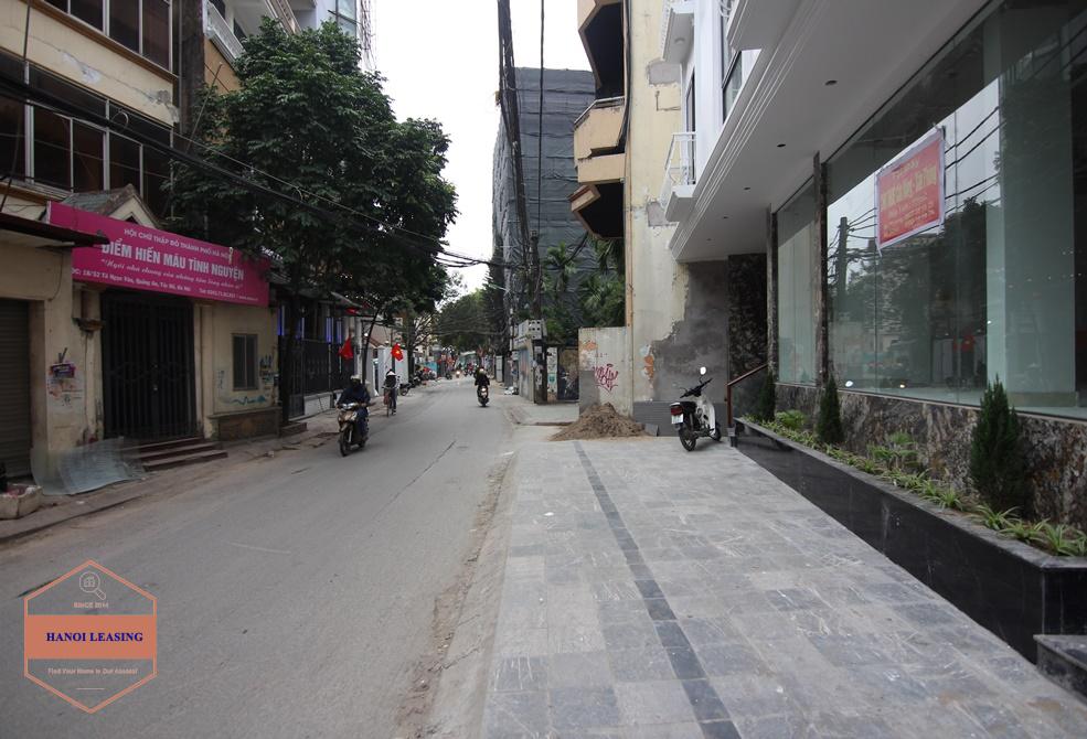 Office in main street with good location for rent in Tay Ho