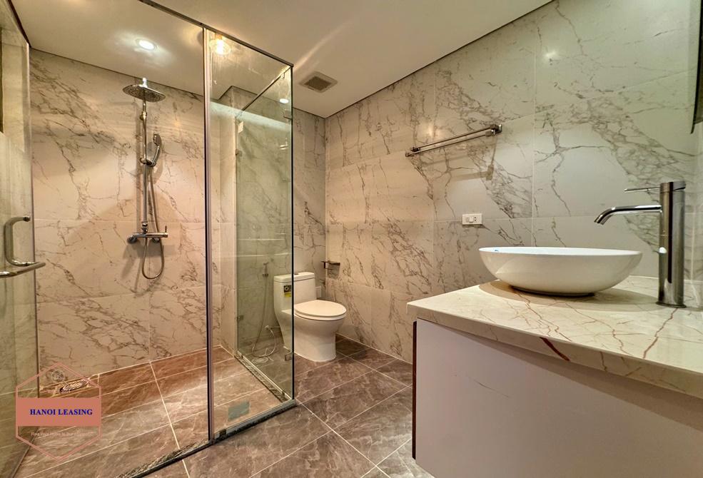 Lake view apartment with 3 bedrooms for rent in Vu Mien, Tay Ho Lake view apartment with 3 bedrooms for rent in Vu Mien, Tay Ho