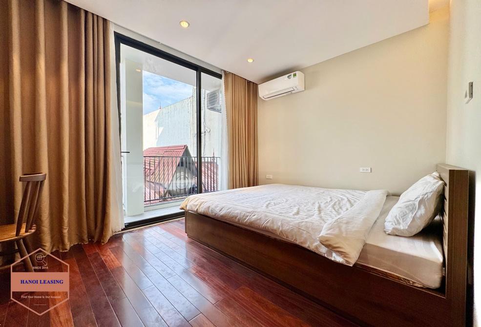 Lake view apartment with 3 bedrooms for rent in Vu Mien, Tay Ho Lake view apartment with 3 bedrooms for rent in Vu Mien, Tay Ho