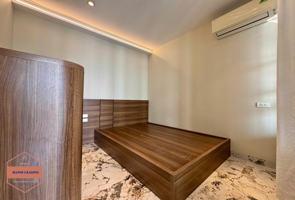 Lake view apartment with 3 bedrooms for rent in Vu Mien, Tay Ho Lake view apartment with 3 bedrooms for rent in Vu Mien, Tay Ho