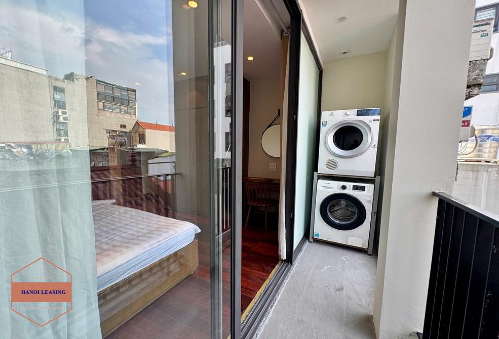 Lake view apartment with 3 bedrooms for rent in Vu Mien, Tay Ho Lake view apartment with 3 bedrooms for rent in Vu Mien, Tay Ho