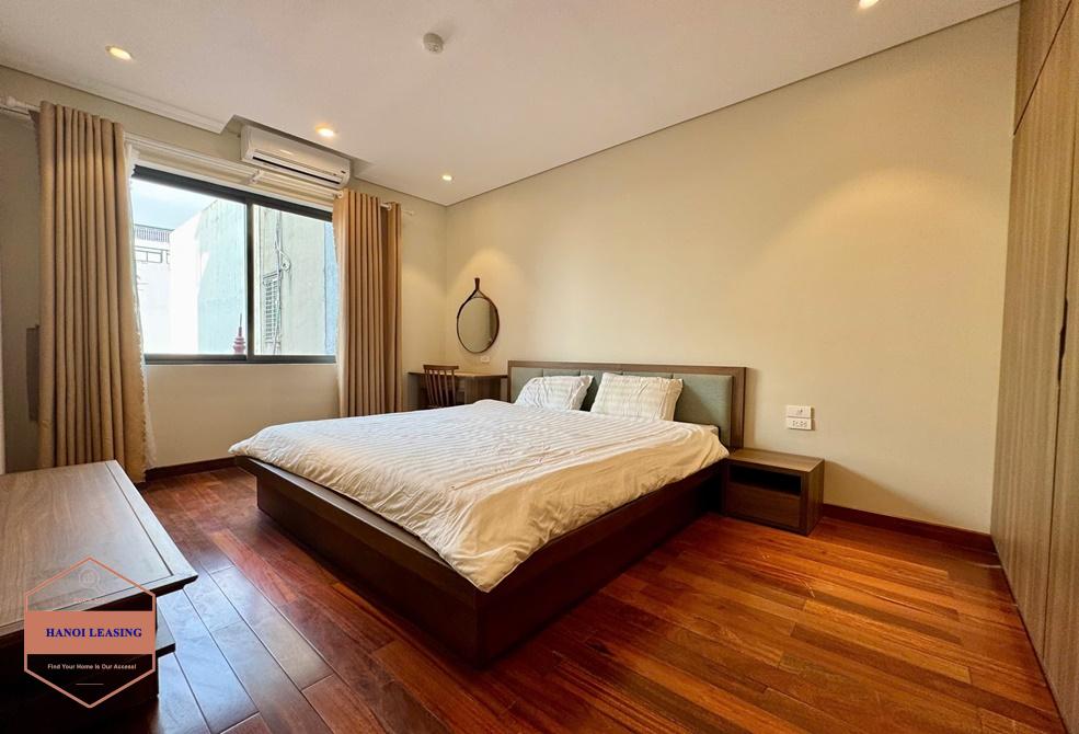 Lake view apartment with 3 bedrooms for rent in Vu Mien, Tay Ho Lake view apartment with 3 bedrooms for rent in Vu Mien, Tay Ho