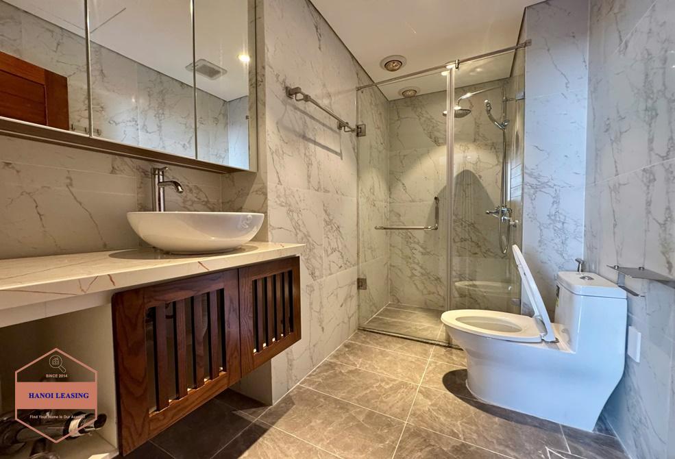 Lake view apartment with 3 bedrooms for rent in Vu Mien, Tay Ho Lake view apartment with 3 bedrooms for rent in Vu Mien, Tay Ho