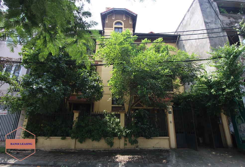 Spacious house for rent for office/living purpose