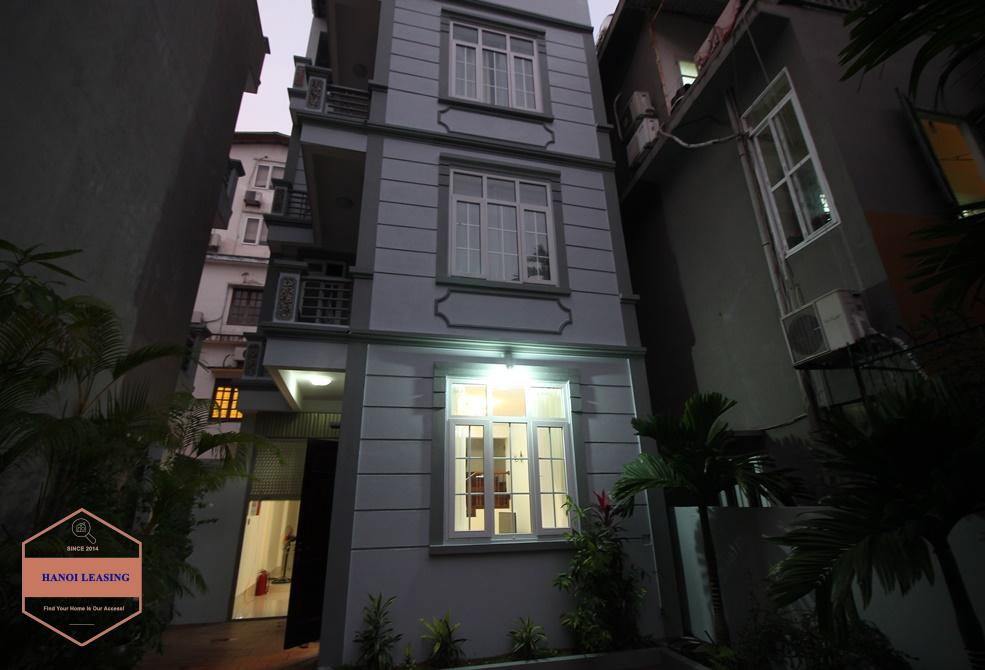 Large house with 5 bedrooms and 5 bathrooms for rent in Tay Ho, Hanoi