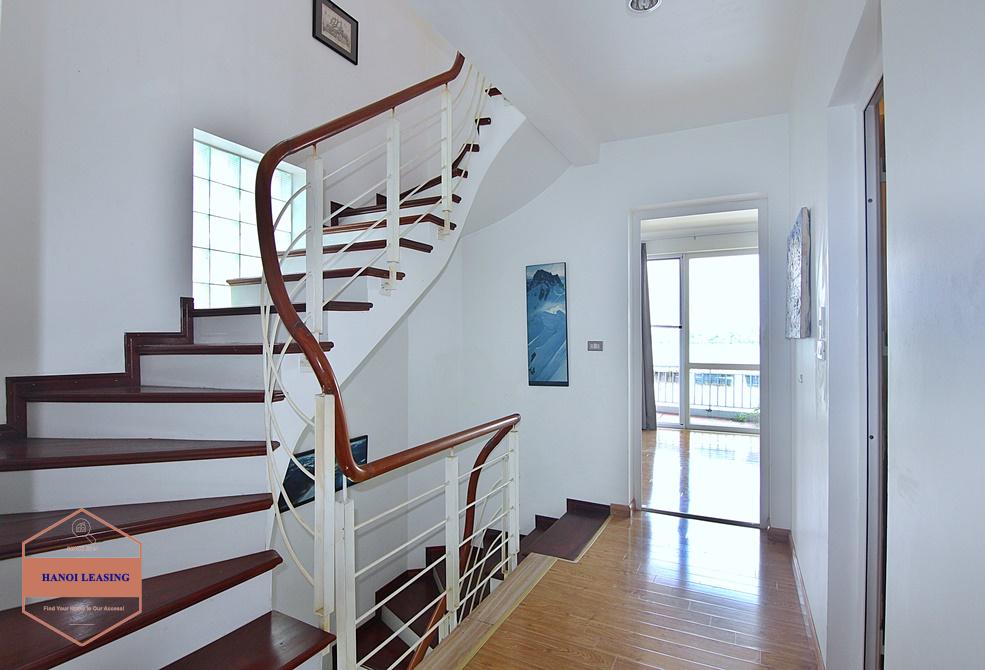 Lake view and unfurniture house for rent in Tay Ho area Lake view and unfurniture house for rent in Tay Ho area