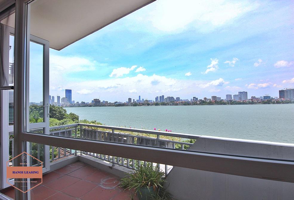 Lake view and unfurniture house for rent in Tay Ho area Lake view and unfurniture house for rent in Tay Ho area