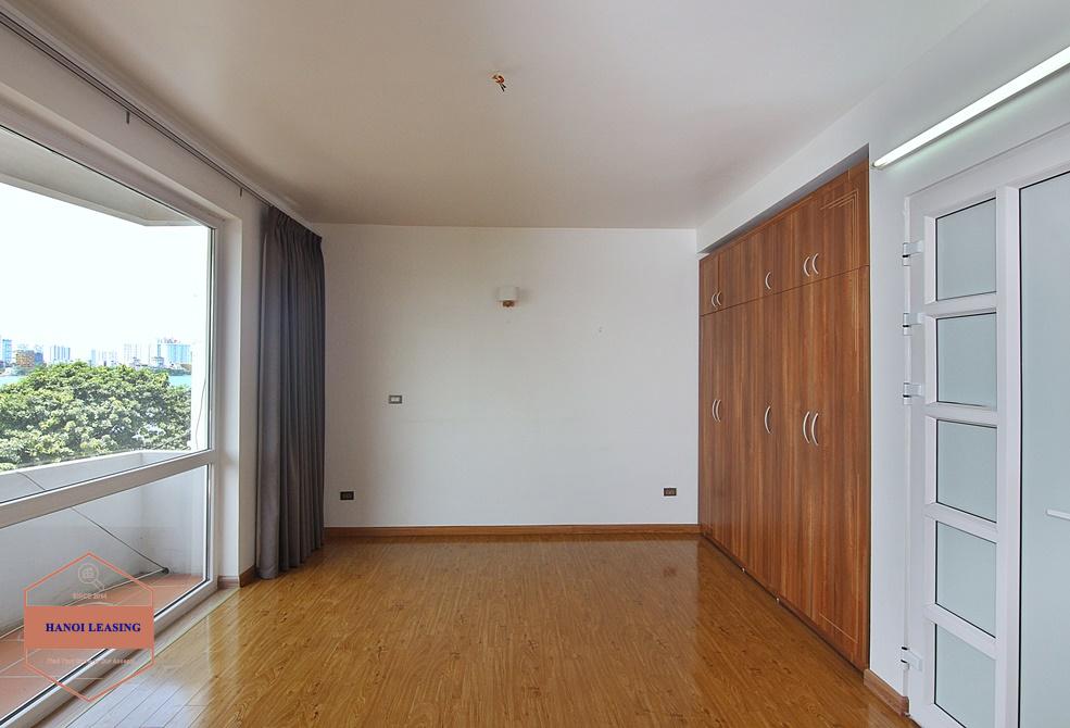 Lake view and unfurniture house for rent in Tay Ho area Lake view and unfurniture house for rent in Tay Ho area