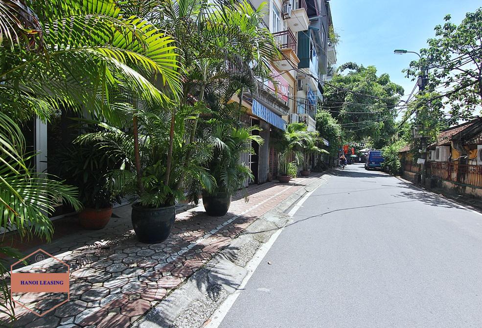 Lake view and unfurniture house for rent in Tay Ho area Lake view and unfurniture house for rent in Tay Ho area