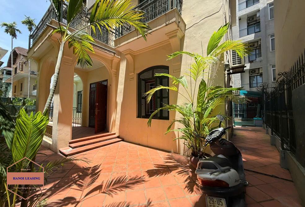 Outdoor-pool five bedrooms house for rent in Dang Thai Mai st, Tay Ho, Hanoi Outdoor-pool five bedrooms house for rent in Dang Thai Mai st, Tay Ho, Hanoi