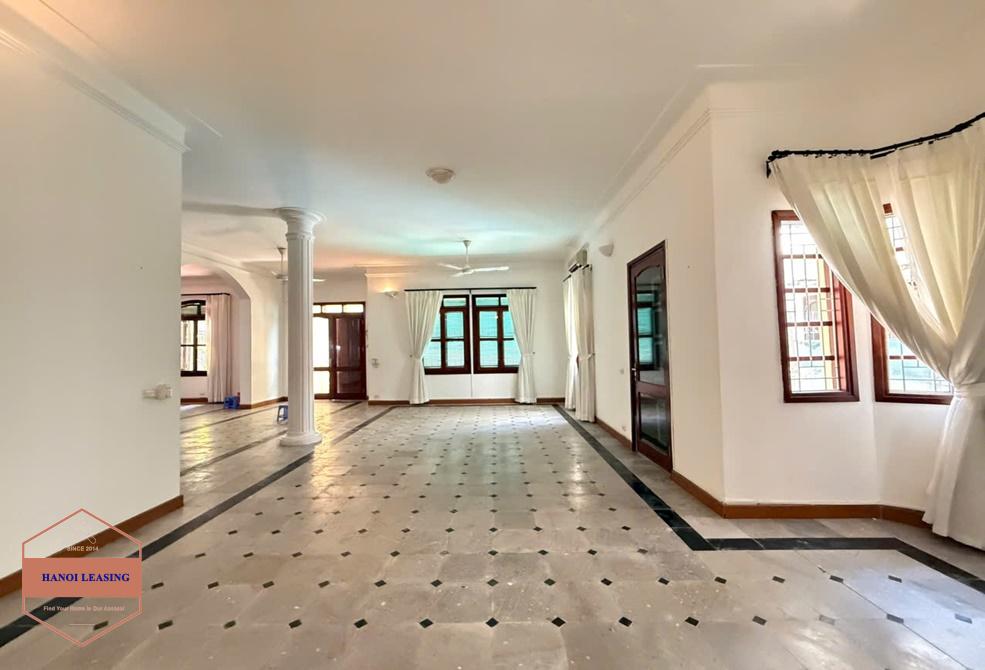 Outdoor-pool five bedrooms house for rent in Dang Thai Mai st, Tay Ho, Hanoi Outdoor-pool five bedrooms house for rent in Dang Thai Mai st, Tay Ho, Hanoi