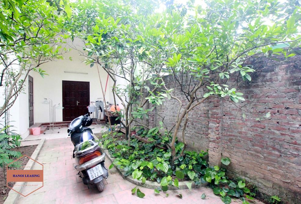 House with large garden for rent on Dang Thai Mai, Tay Ho