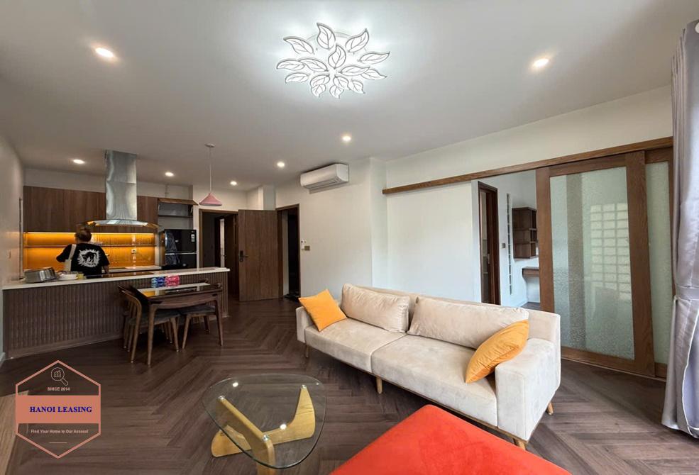 Lake view apartment with 2 bedrooms for rent in Yen Hoa, Tay Ho