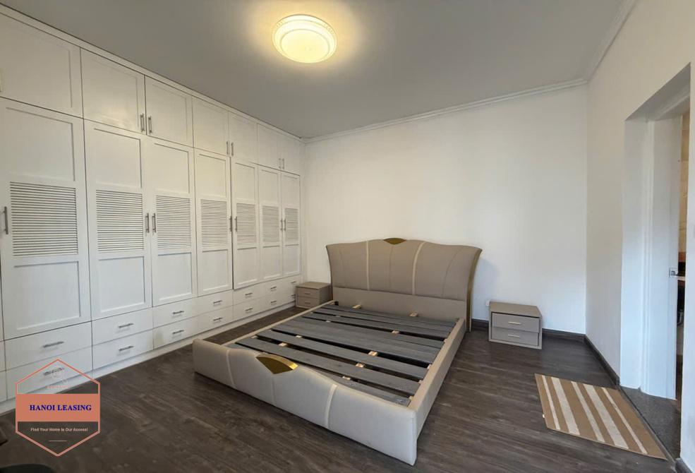 Lake view 2 bedrooms apartment for rent in Quang An st, Tay Ho Lake view 2 bedrooms apartment for rent in Quang An st, Tay Ho