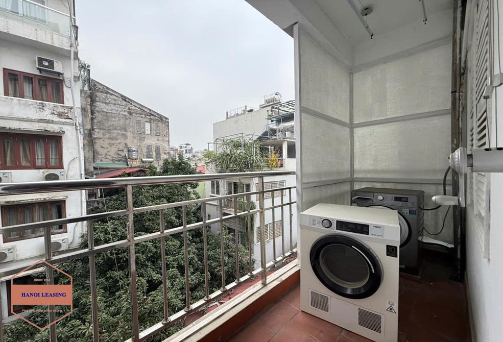 Lake view 2 bedrooms apartment for rent in Quang An st, Tay Ho Lake view 2 bedrooms apartment for rent in Quang An st, Tay Ho