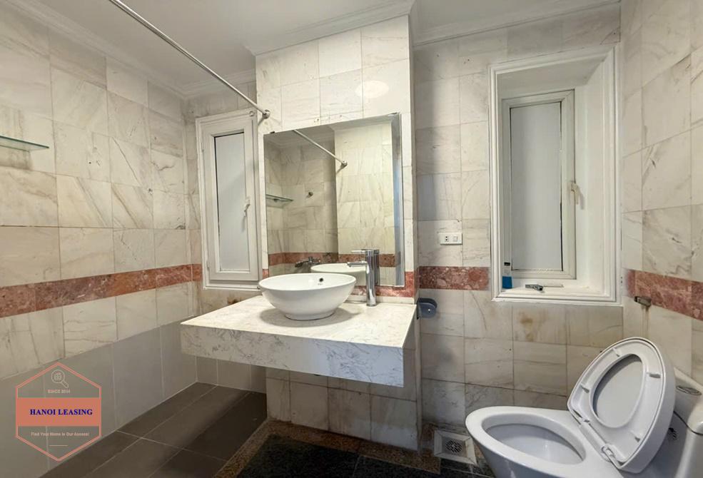 Lake view 2 bedrooms apartment for rent in Quang An st, Tay Ho Lake view 2 bedrooms apartment for rent in Quang An st, Tay Ho