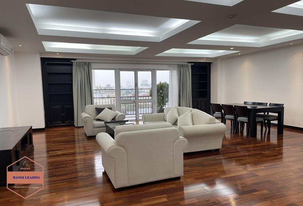 High floor apartment on the 11th floor for rent in Hai Ba Trung District 