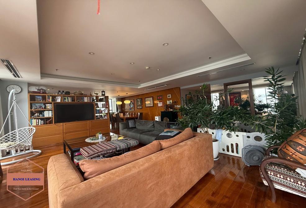 Beautifull apartment on 8th floor for rent in Tran Hung Dao st, Hoan Kiem area 