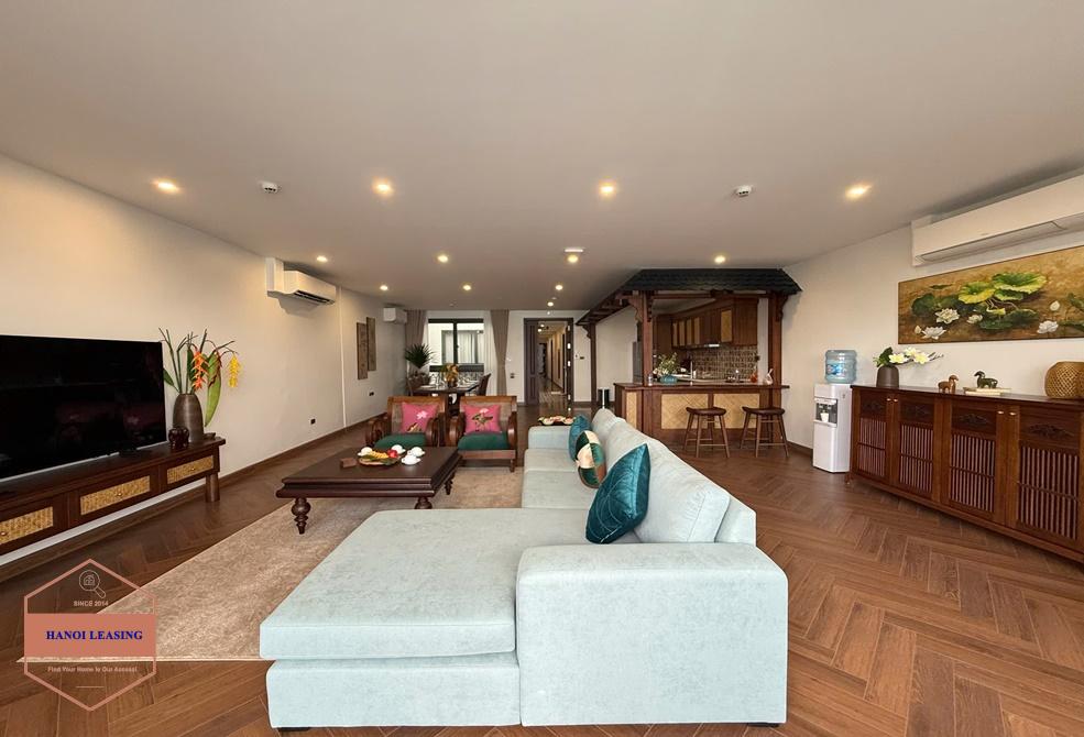 Lake view apartment with 4 bedrooms for rent in Xuan dieu st, Tay Ho Lake view apartment with 4 bedrooms for rent in Xuan dieu st, Tay Ho