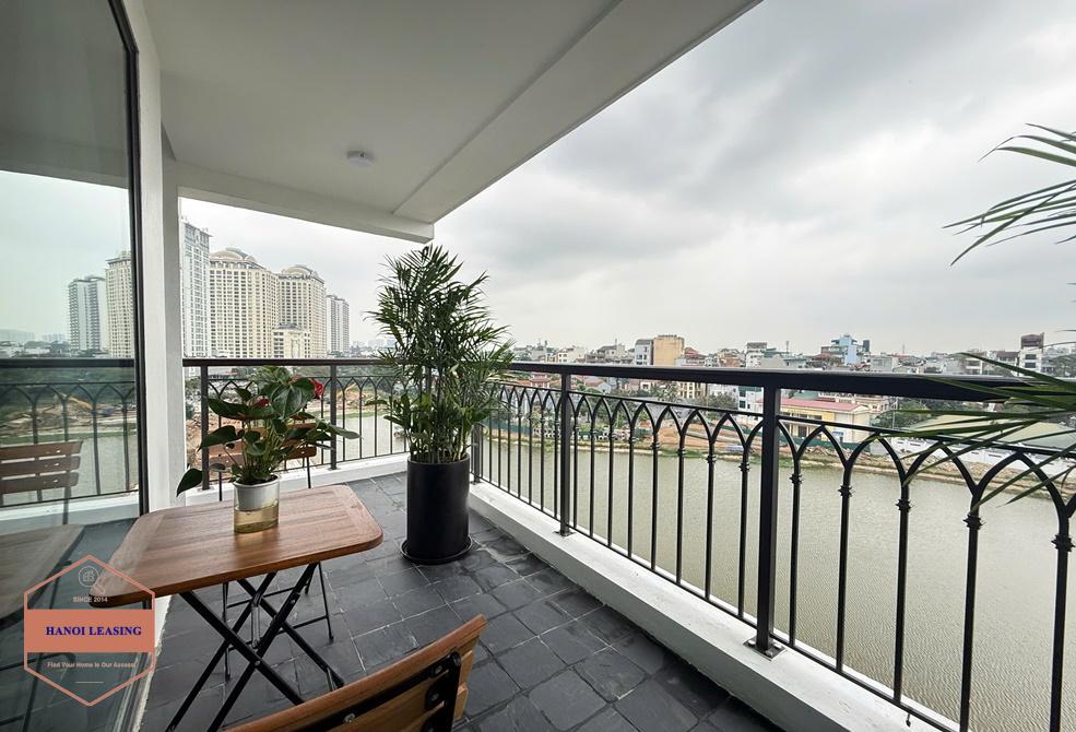 Lake view apartment with 4 bedrooms for rent in Xuan dieu st, Tay Ho Lake view apartment with 4 bedrooms for rent in Xuan dieu st, Tay Ho
