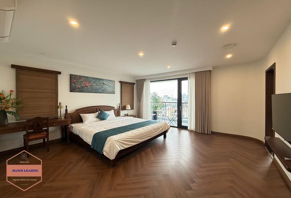 Lake view apartment with 4 bedrooms for rent in Xuan dieu st, Tay Ho Lake view apartment with 4 bedrooms for rent in Xuan dieu st, Tay Ho