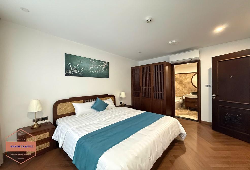 Lake view apartment with 4 bedrooms for rent in Xuan dieu st, Tay Ho Lake view apartment with 4 bedrooms for rent in Xuan dieu st, Tay Ho