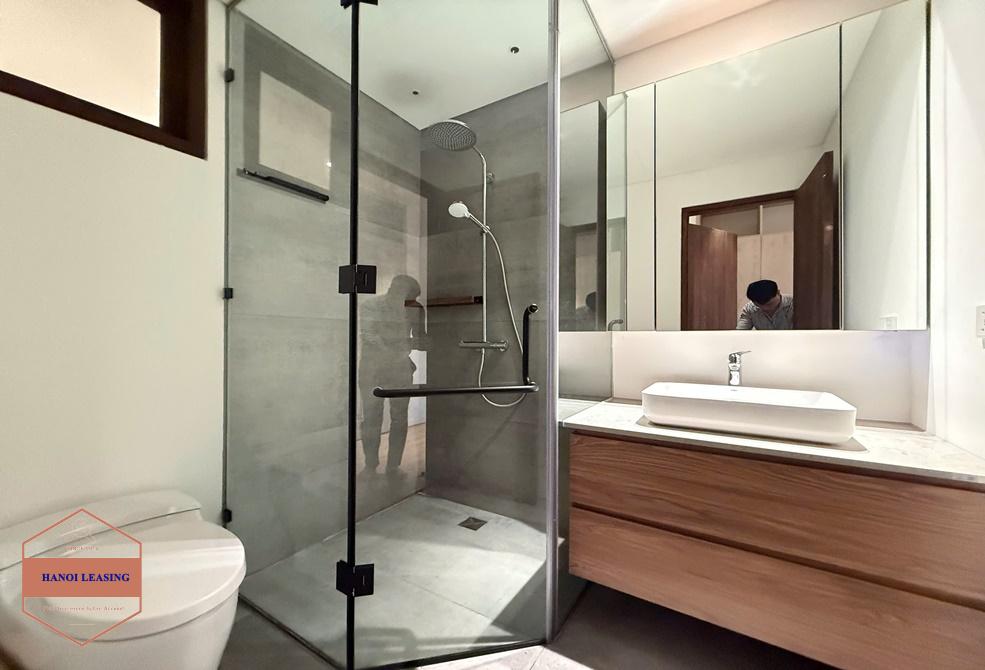 Four bedrooms apartment for rent in To Ngoc Van st, Tay Ho Four bedrooms apartment for rent in To Ngoc Van st, Tay Ho