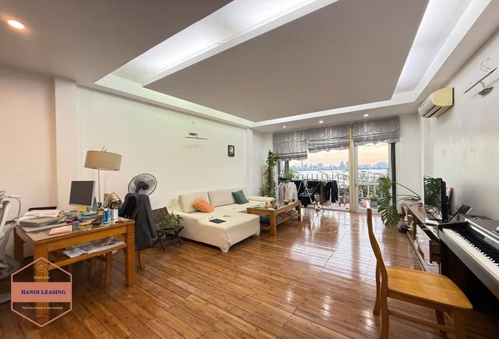 Lake view one bedroom (4th floor) for ren in Vu Mien st, Tay Ho